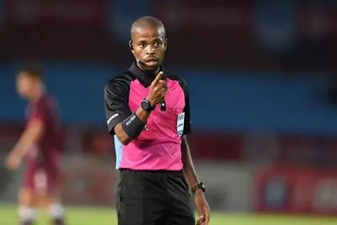 أبونجيل حكما لمباراة الزمالك وشباب بلوزداد.. وسيدتان لتقنية الفيديو